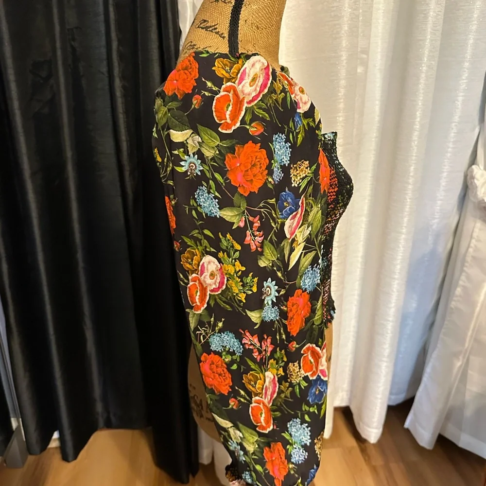 Alice and Olivia Floral Black and Red Women's Top - Picture 2 of 8